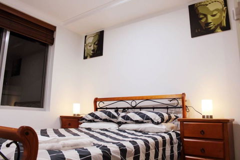 Executively Styled 2 Bed, 2 Bath, Perfect Location - Redcliffe Tourism 3