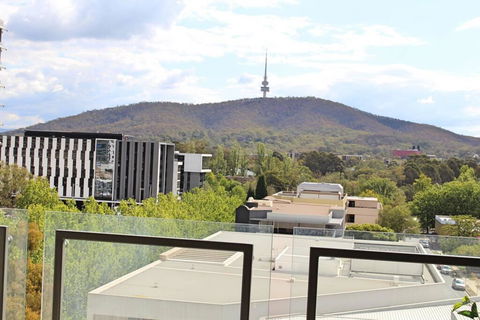 Executively Styled 2 Bed, 2 Bath, Perfect Location - Redcliffe Tourism 1