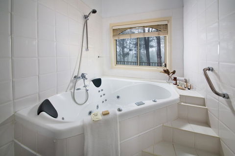 Falls Mountain Retreat Blue Mountains - Redcliffe Tourism 3