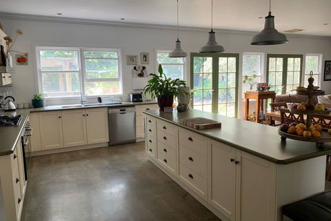 Farm House At The Gateway To The King Valley - Redcliffe Tourism 3