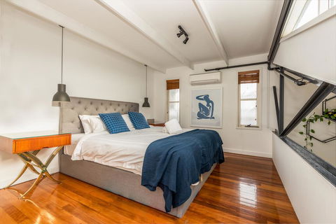 Fitzroy Converted Warehouse Penthouse - Redcliffe Tourism 1
