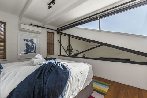 Fitzroy Converted Warehouse Penthouse - Redcliffe Tourism 3