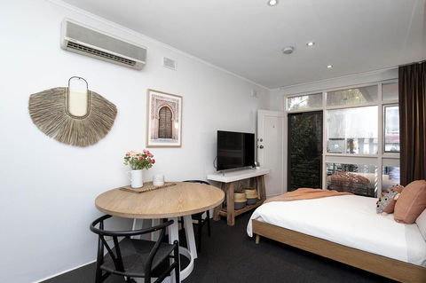 Former Dress Circle Nth Adelaide Apt With Aircon - Redcliffe Tourism 2