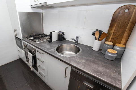 Former Dress Circle Nth Adelaide Apt With Aircon - Redcliffe Tourism 3