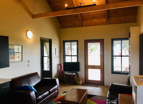 French Island Cottage - Redcliffe Tourism 3