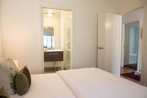 Furmston House & Studio - Redcliffe Tourism 0