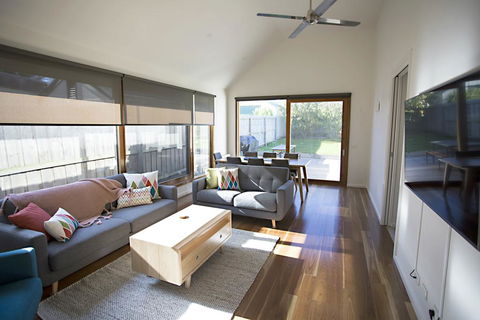 GALWAY COTTAGE - Redcliffe Tourism 0