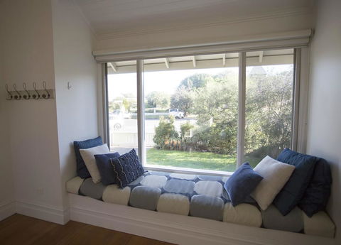 GALWAY COTTAGE - Redcliffe Tourism 3