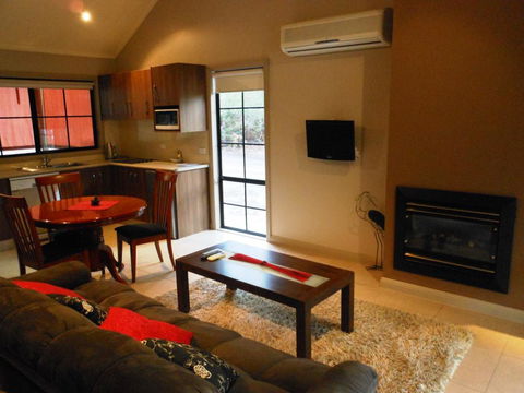 Gang Gang Villas - Redcliffe Tourism 3