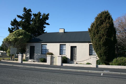 Gaol House Cottages - Redcliffe Tourism 1