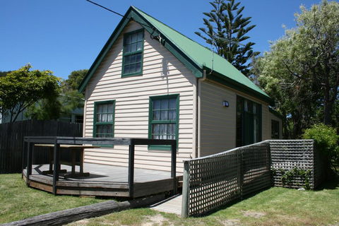 Gaol House Cottages - Redcliffe Tourism 3