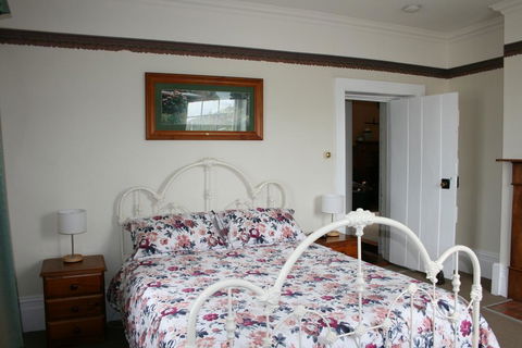 Gaol House Cottages - Redcliffe Tourism 0