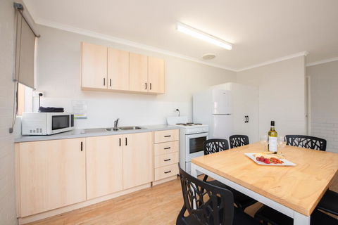 Geraldton's Ocean West Holiday Units & Short Stay Accommodation - Redcliffe Tourism 1