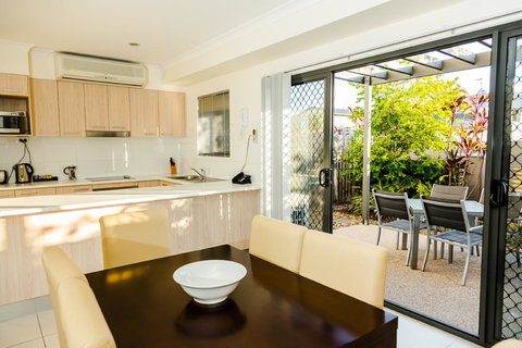 Gladstone Heights Executive Apartments - Redcliffe Tourism 2