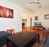 Glandore Estate Vineyard Homestead onsite cellar door  walk to restaurants incl EXP - Redcliffe Tourism