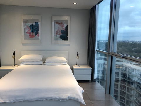 Glasshouse Apartment - At Parramatta - Redcliffe Tourism 2