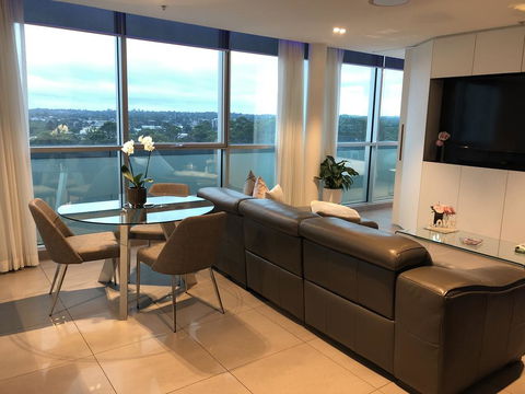 Glasshouse Apartment - At Parramatta - Redcliffe Tourism 0