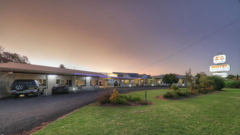 Glen Innes Motel - Redcliffe Tourism 2