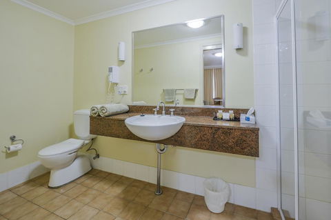 Golden Guitar Motor Inn - Redcliffe Tourism 1