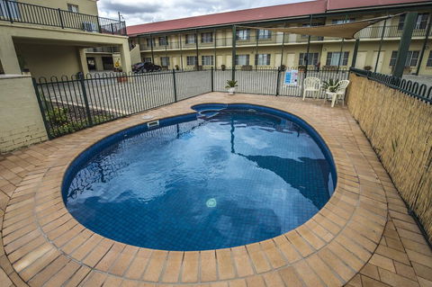 Golden Guitar Motor Inn - Redcliffe Tourism 3