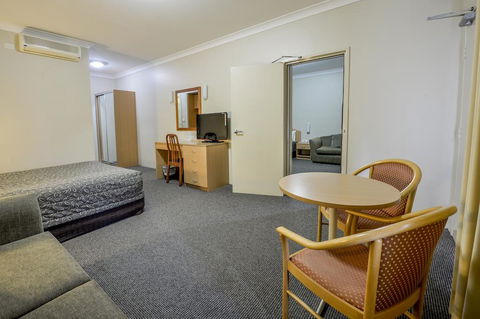 Golden Guitar Motor Inn - Redcliffe Tourism 0