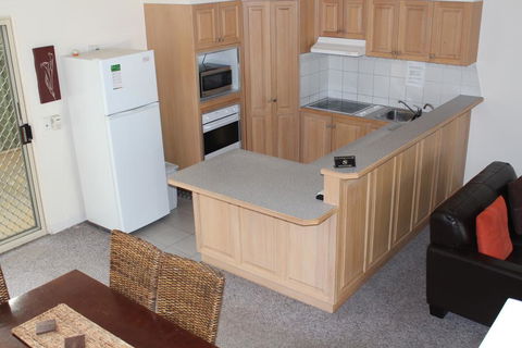 Golden Rivers Holiday Apartments - Redcliffe Tourism 1