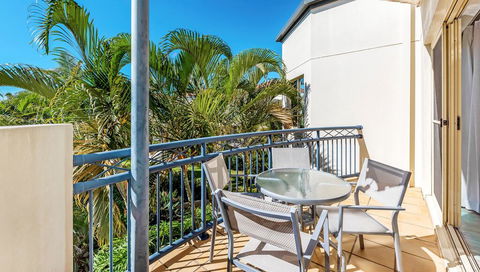 Golden Riviera Absolute Beachfront Resort - Redcliffe Tourism 2