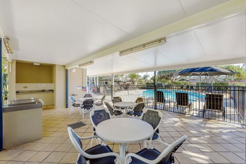 Golden Riviera Absolute Beachfront Resort - Redcliffe Tourism 1