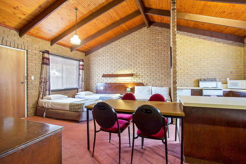 Goldfields Motel - Redcliffe Tourism 3