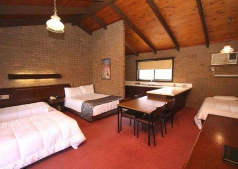 Goldfields Motel - Redcliffe Tourism 1
