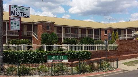 Golf Links Motel - Redcliffe Tourism 1