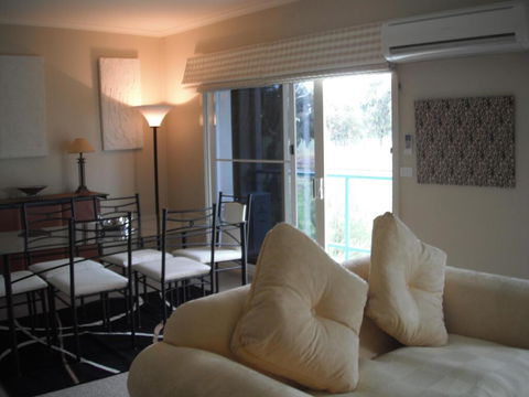 Golf View Apartment 7 - Redcliffe Tourism 1