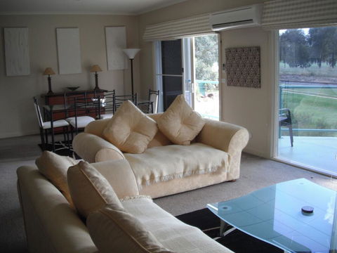 Golf View Apartment 7 - Redcliffe Tourism 3