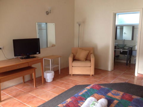 Grampians Motel /Hotel - Redcliffe Tourism 0