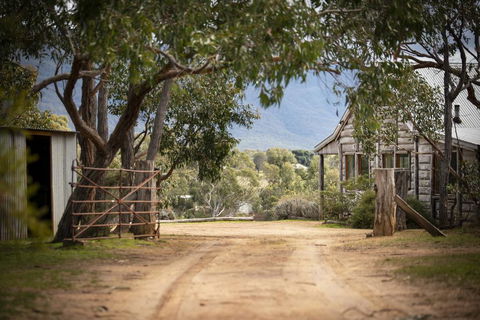 Grampians Pioneer Cottages - Redcliffe Tourism 2