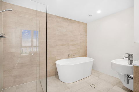 Grand Beach Views In 2-Bed Apartment With Balcony - Redcliffe Tourism 2