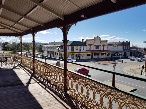 Great Central Hotel - Redcliffe Tourism 1