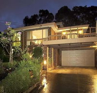 Great Views/Location 5 bedrooms in Glen Waverley - Redcliffe Tourism