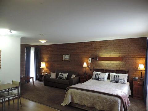 Greenacres Motel - Redcliffe Tourism 1