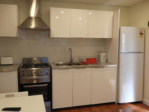 Guesthouse With Pool & BBQ - 10 Kms From CBD - Redcliffe Tourism 1
