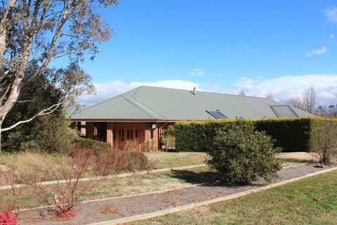 Gundaroo Manor Bed & Breakfast - Redcliffe Tourism 0