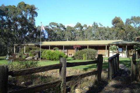 Gunyah Valley Retreat - Redcliffe Tourism 0