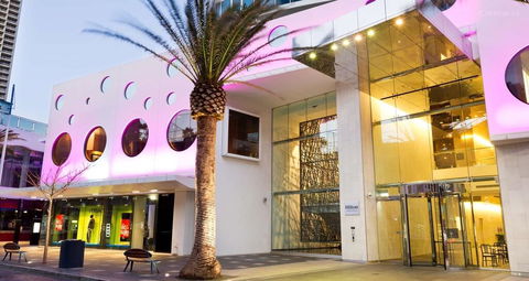 H Ocean View In Surfers Paradise - Redcliffe Tourism 0