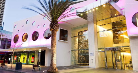 H Ocean View In Surfers Paradise - Redcliffe Tourism 1