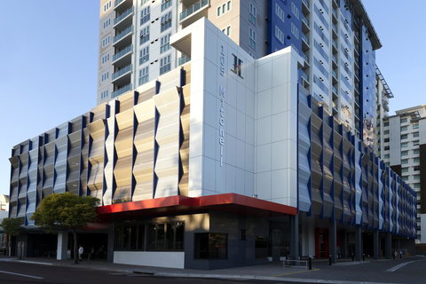 H On Mitchell Apartment Hotel - Redcliffe Tourism 0