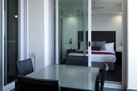 H On Mitchell Apartment Hotel - Redcliffe Tourism 1