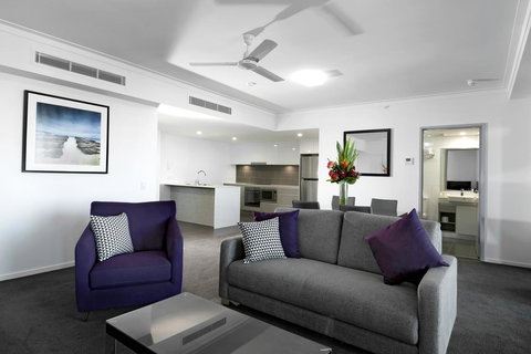H On Mitchell Apartment Hotel - Redcliffe Tourism 3