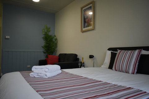 Hamilton Lakeside Motel - Redcliffe Tourism 0