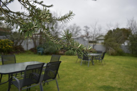 Hamilton Lakeside Motel - Redcliffe Tourism 1