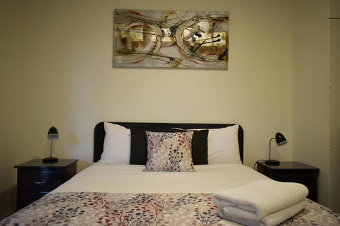 Hamilton Lakeside Motel - Redcliffe Tourism 3